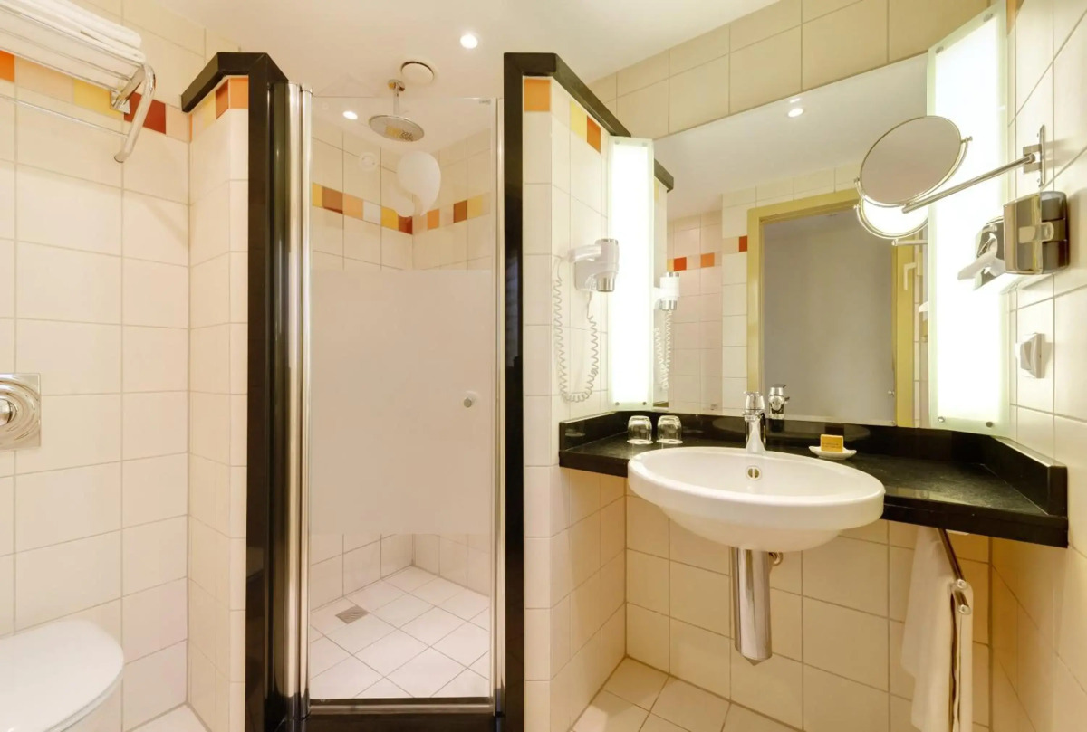 Robinson Camyuva - Adults only