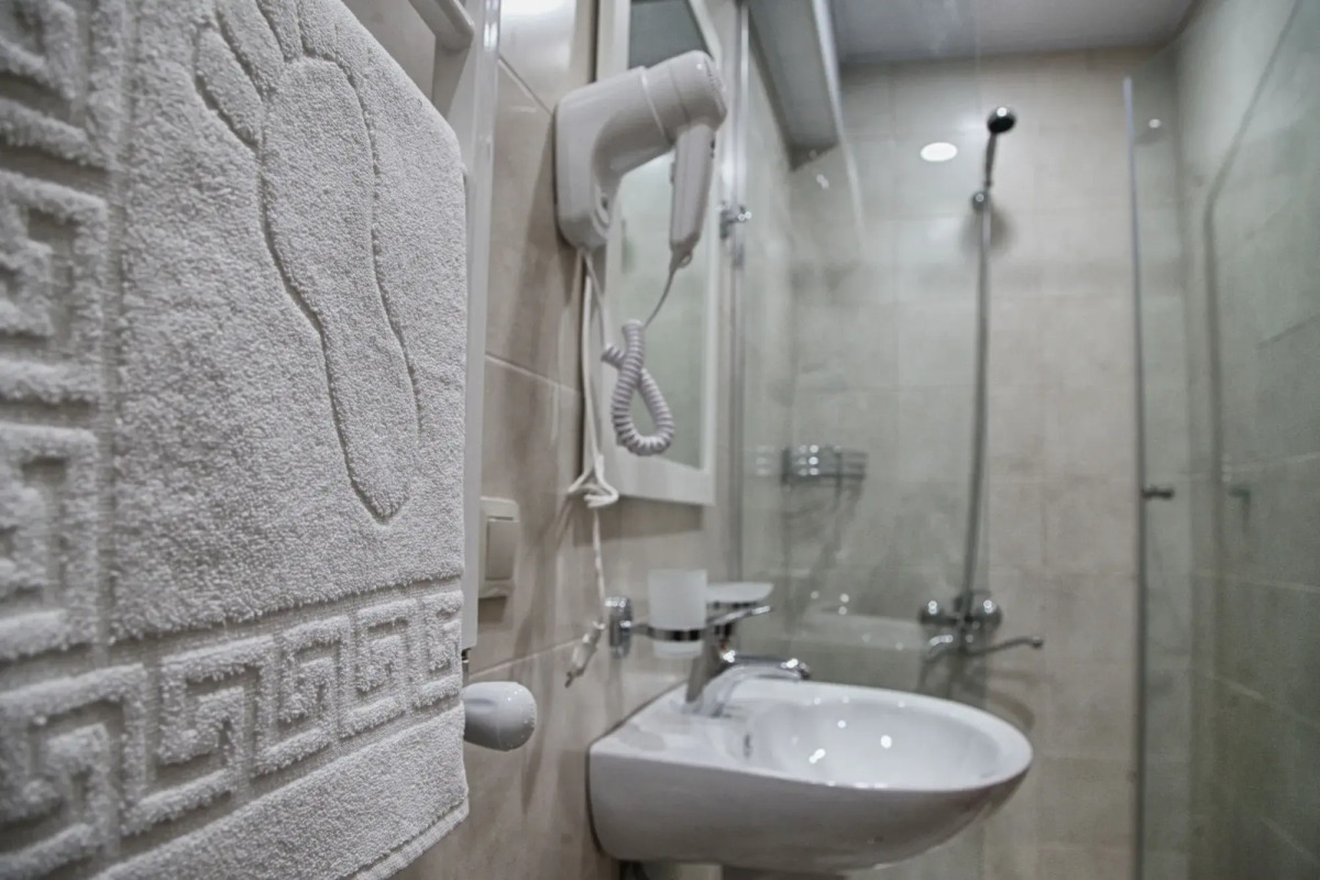 Отель Four Brothers