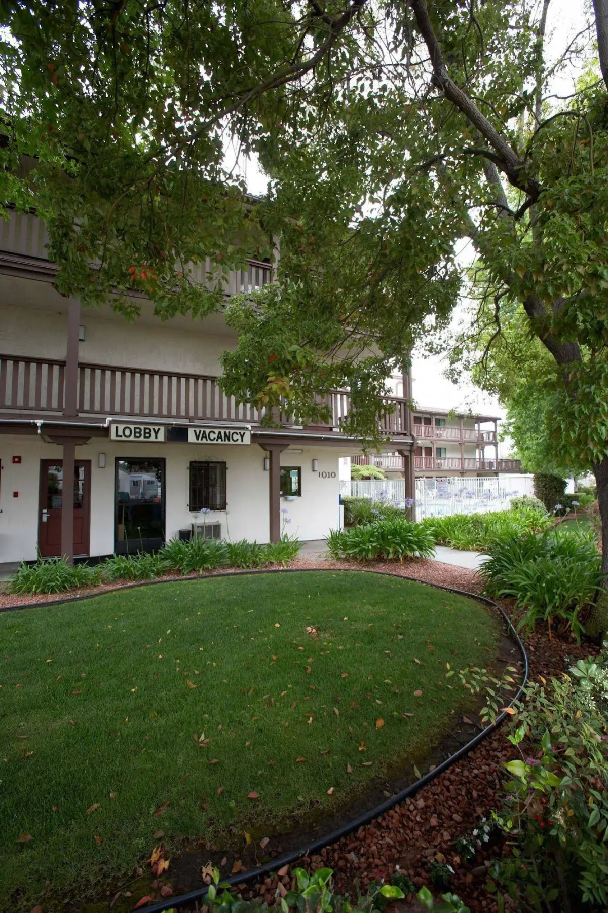 EZ 8 Motel South Bay