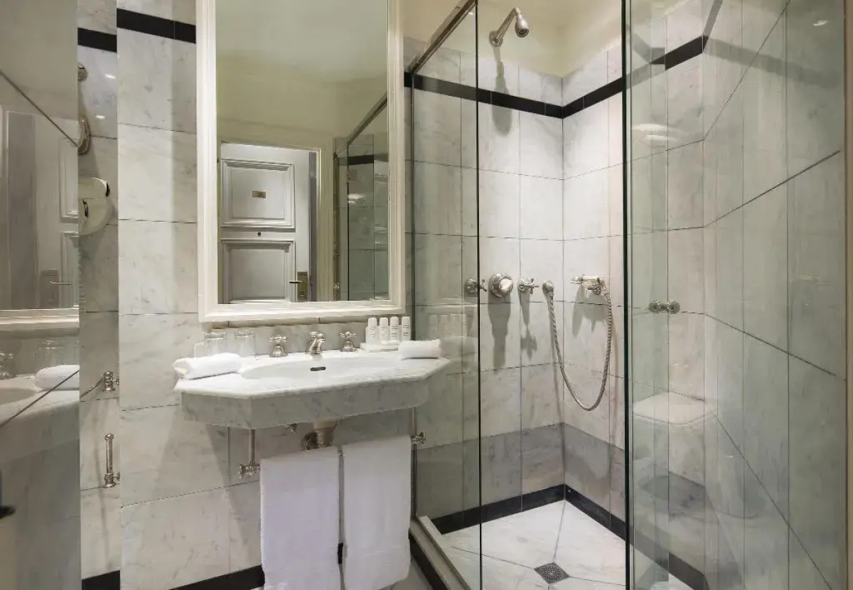 Le Dokhan’s Paris Arc de Triomphe, a Tribute Portfolio Hotel