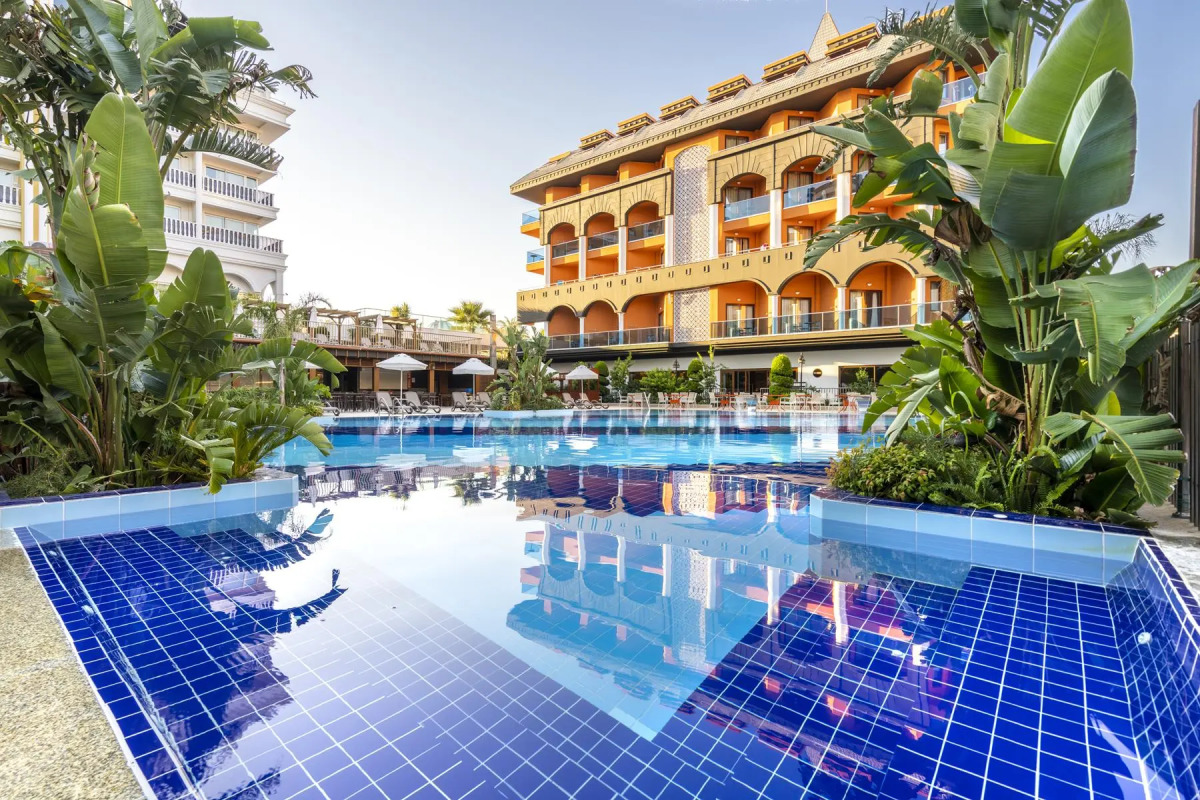 Hotel Orange Palace Side