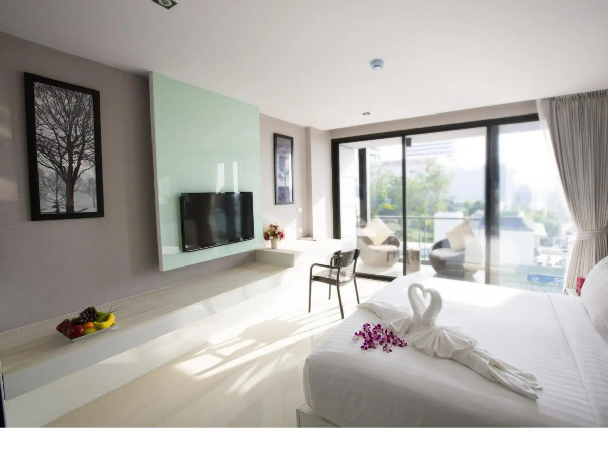 Serenotel Pattaya Beach Front