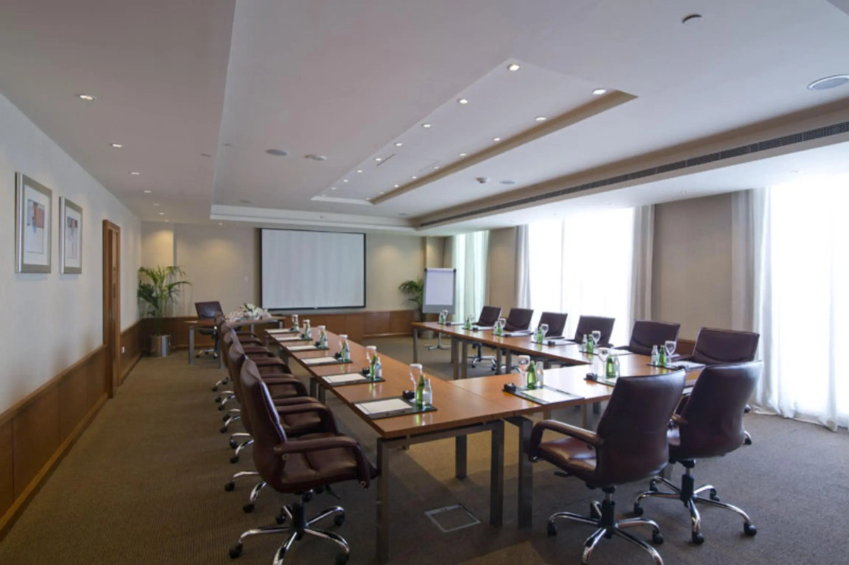 Отель Swissotel Al Murooj Dubai