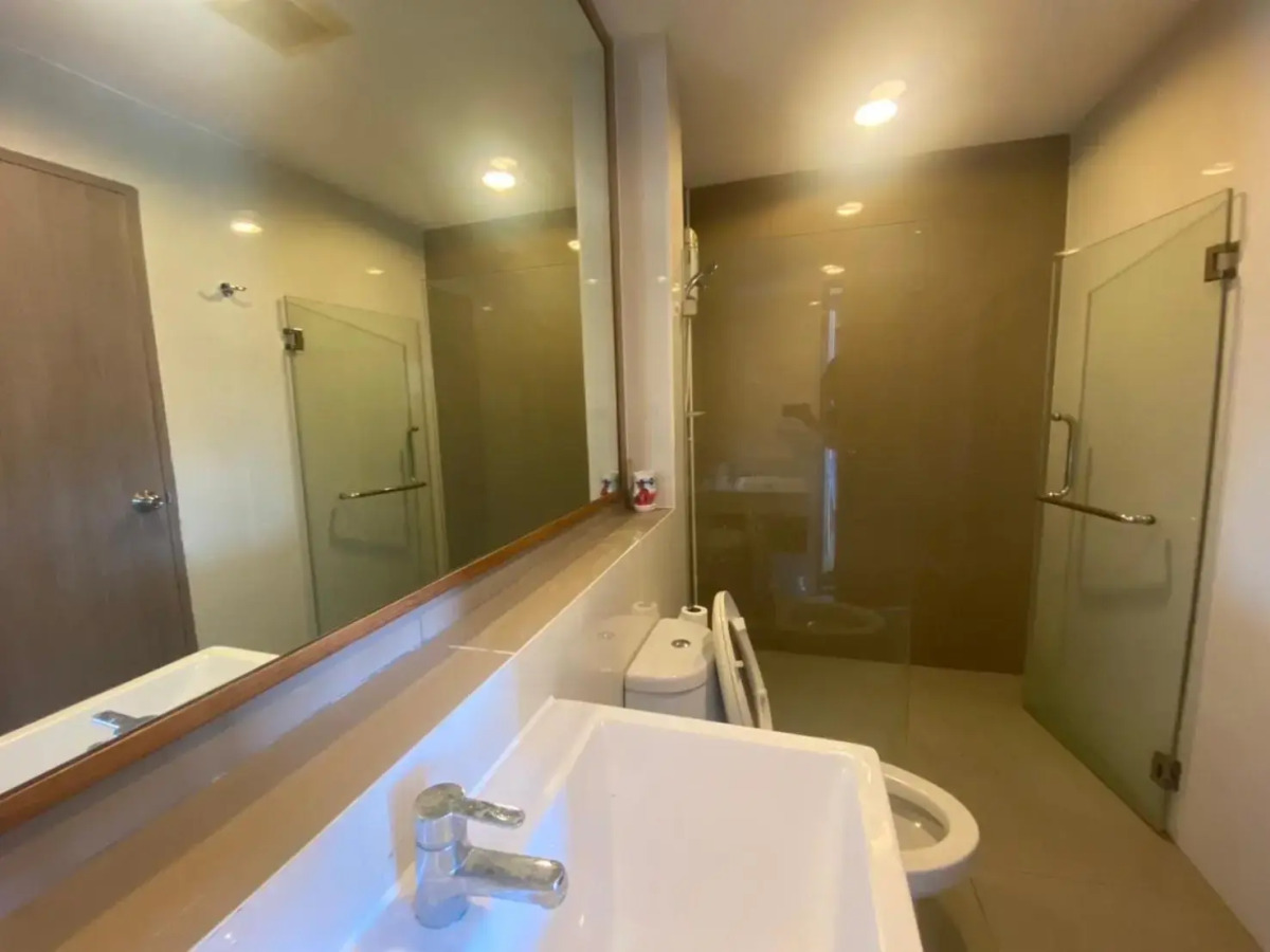 Simply Comfy Apartment by Patsamon