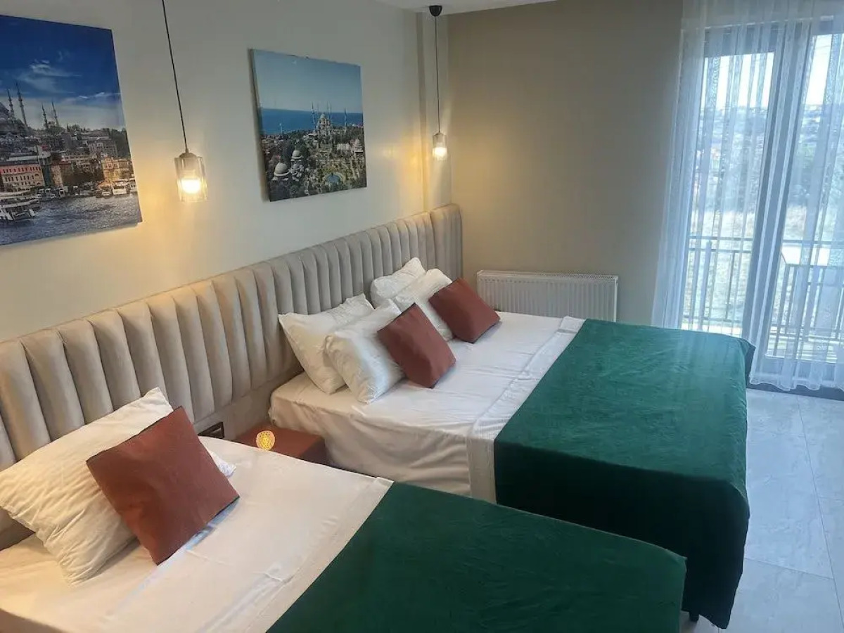 D Twins Airport Hotel