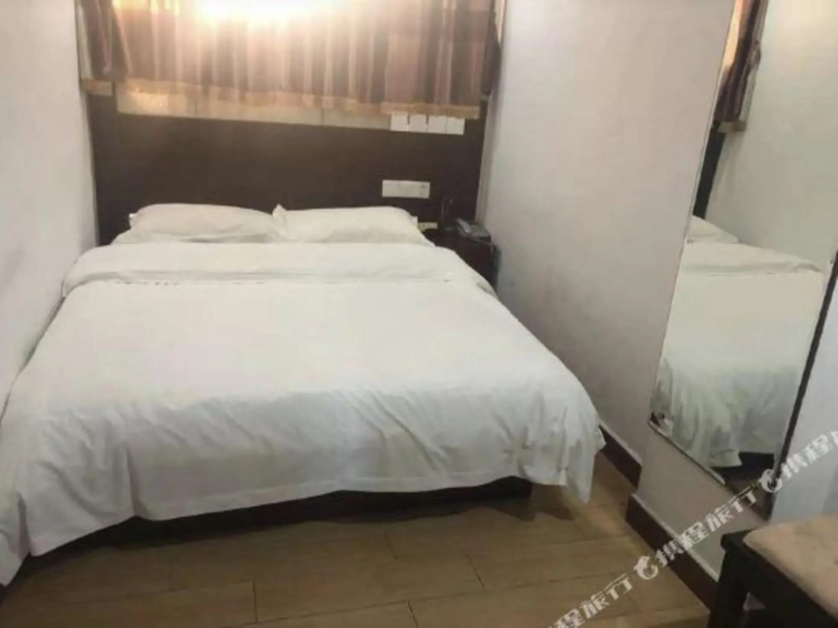 Home Inn Huaxuan Collection Hotel (Guangzhou Railway Station Clocks and Watches City)