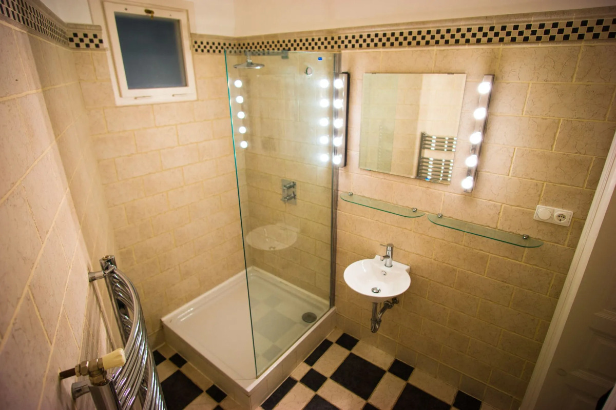 Opera Guesthouse & apartments