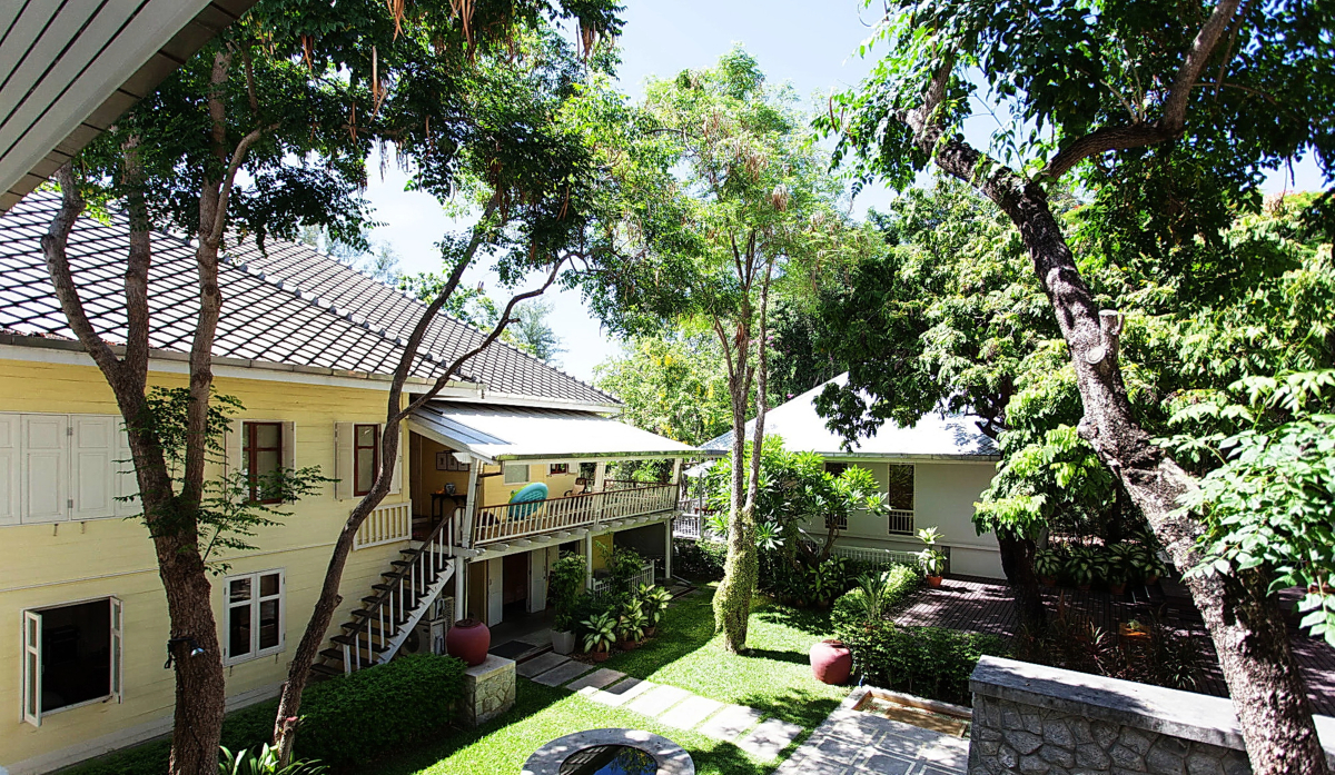 Baan Bayan Beachfront Hotel