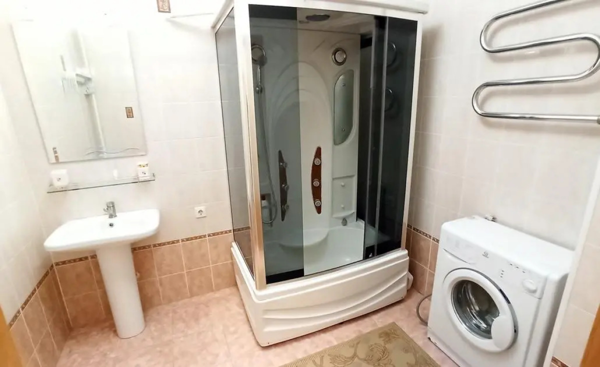 Диван и Чемодан на ул. Семьи Шамшиных, 18