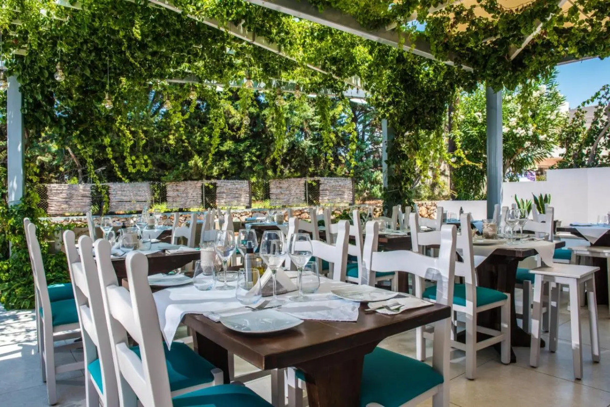 Camelot Royal Beds by Estia