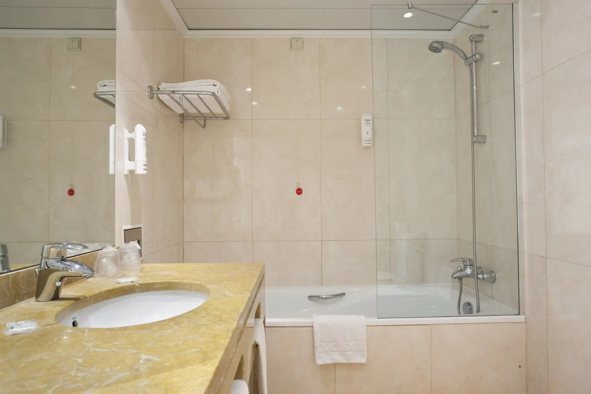 Holiday Inn Lisbon by IHG