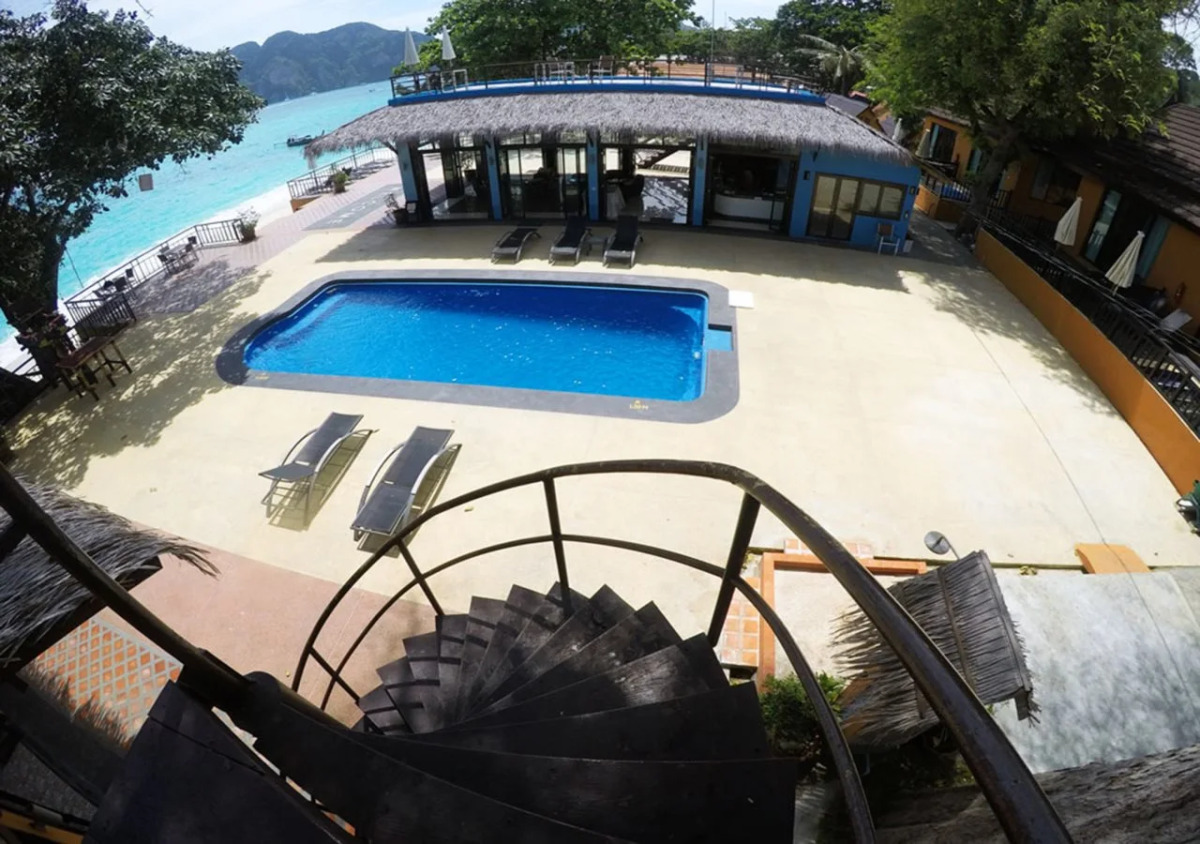 Phi Phi Long Beach Resort & Villa