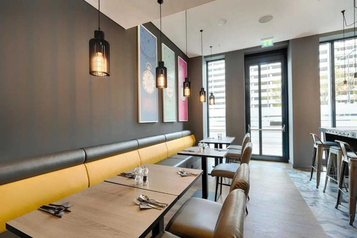 Отель Premier Inn Berlin Alexanderplatz