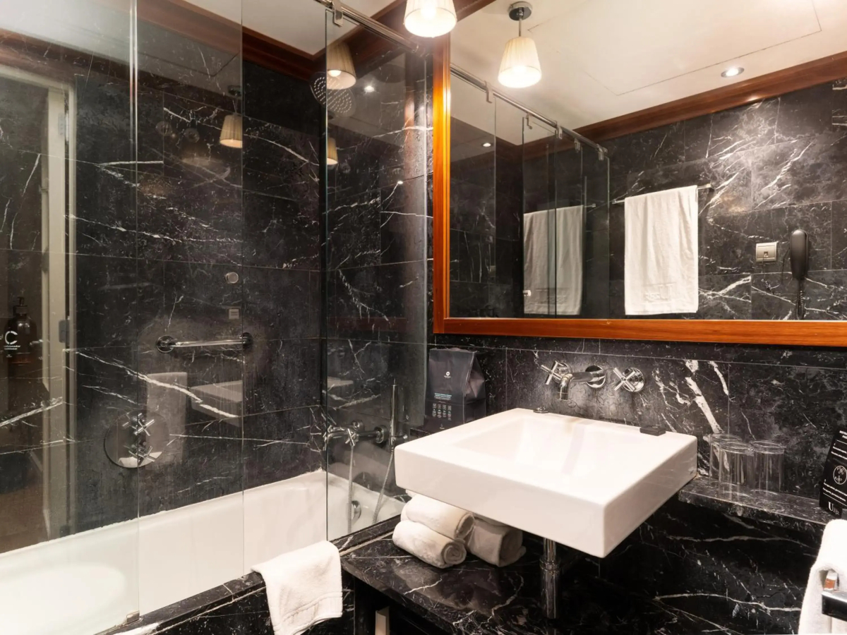 U232 Hotel