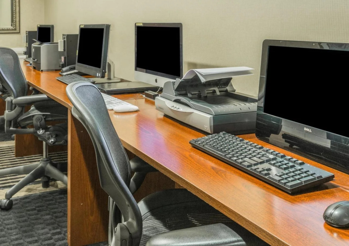 Wyndham Garden Hotel Newark Airport