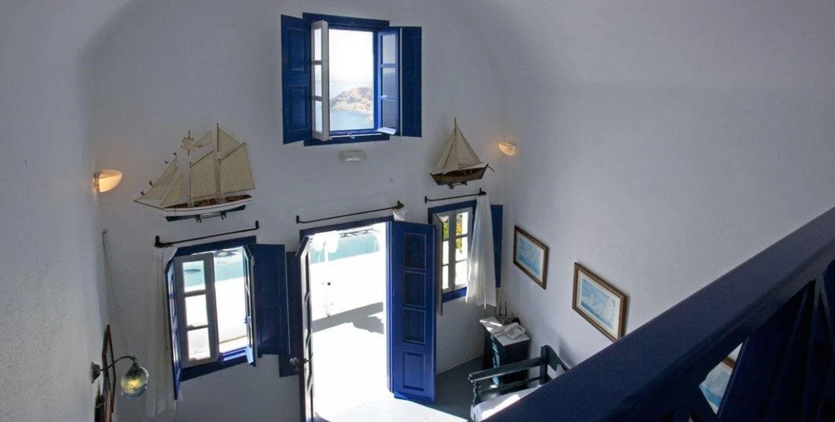 Ikies Santorini