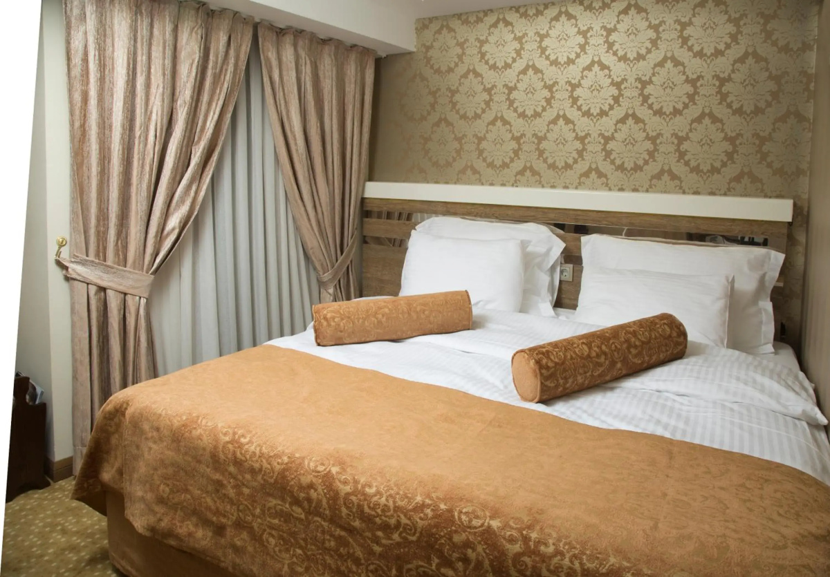 Golden Rain Hotel Old City