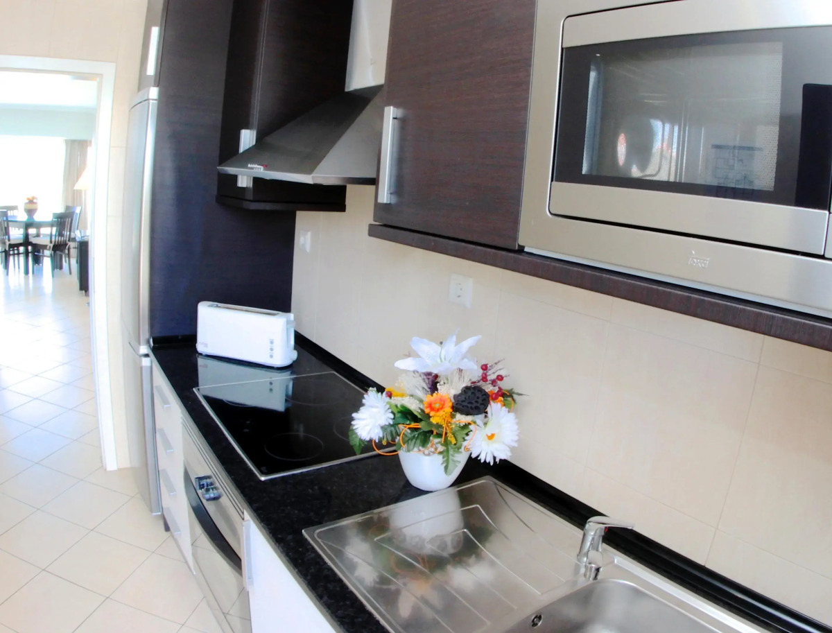 Parque Mourabel, Oasis Village, Pe do Lago