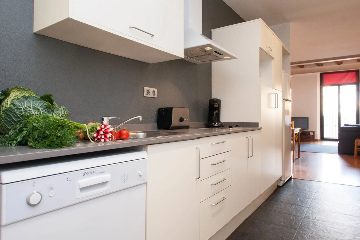 Liceu Apartments by gaiarooms