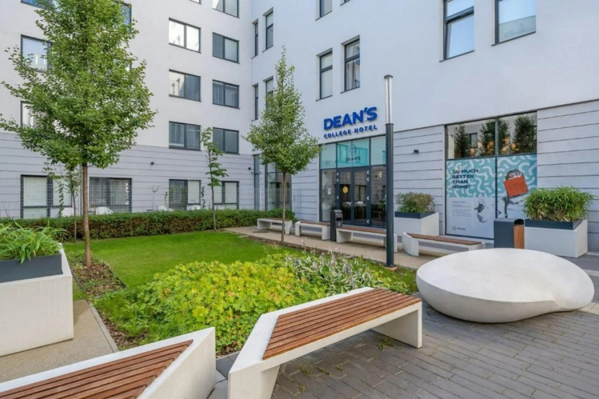 Dean’s Home Budapest