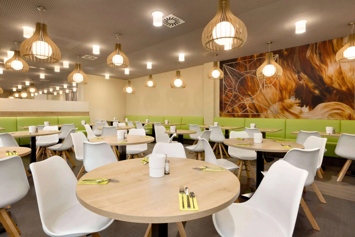 Super 8 by Wyndham Freiburg