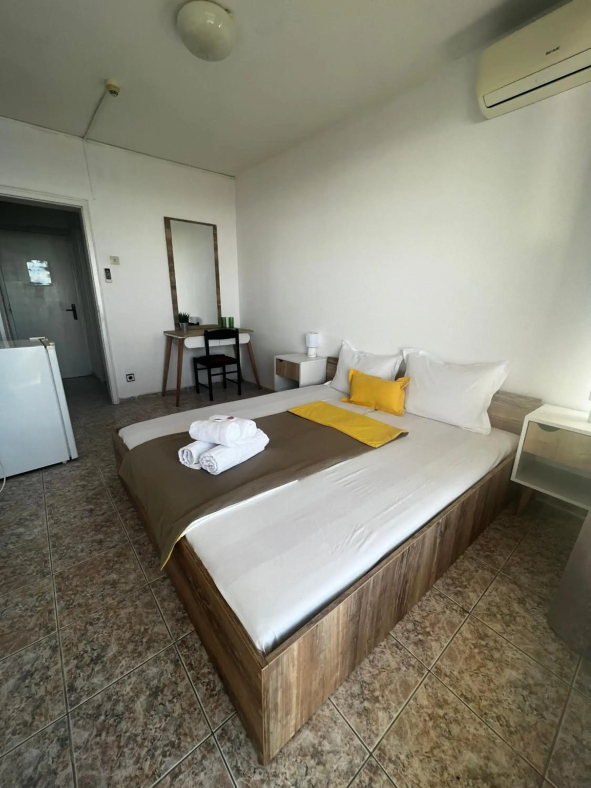 Sunny Varshava Hotel