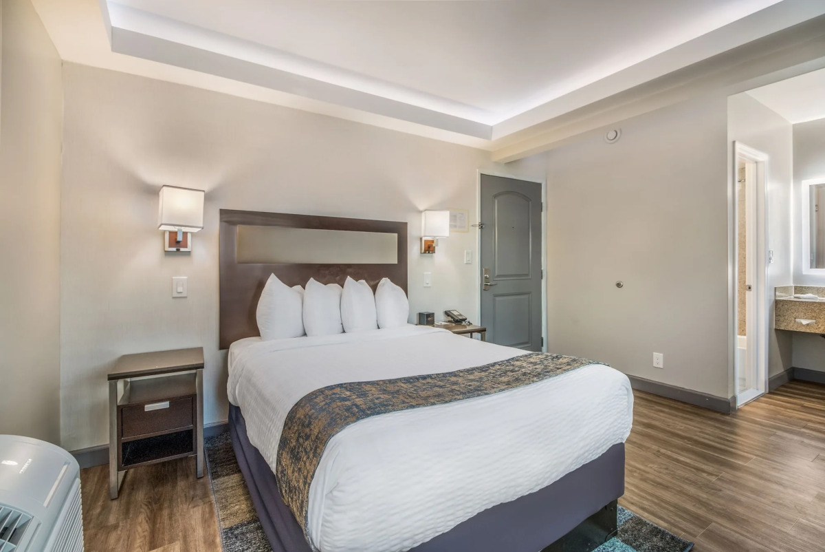 Inn at 50 at Long Beach Convention Center