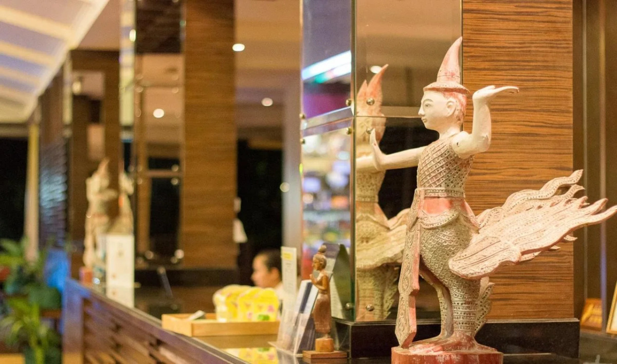 All Seasons Naiharn Phuket