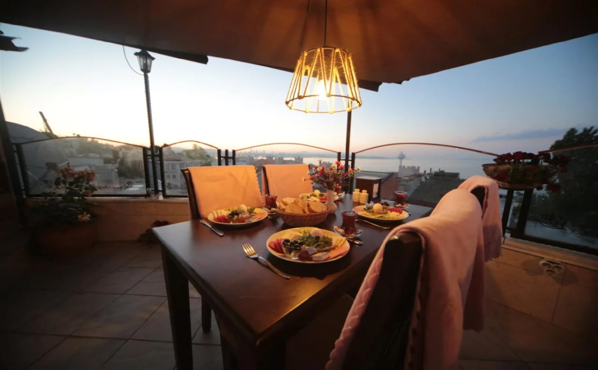 Artefes Hotel Old City