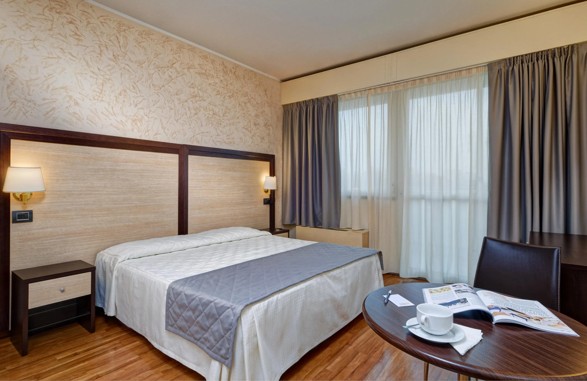 Отель Jr Hotels Gate 7 Bologna 