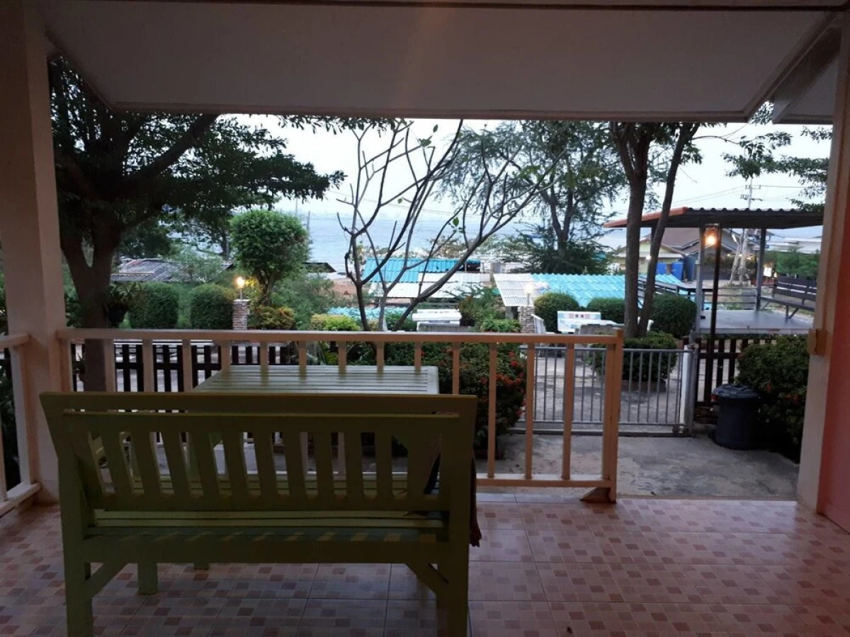 Insook Ko Larn Guesthouse