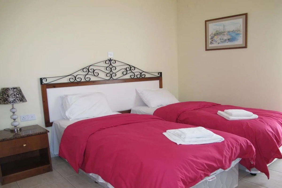 Mackenzie Beach Hotel & Apartments