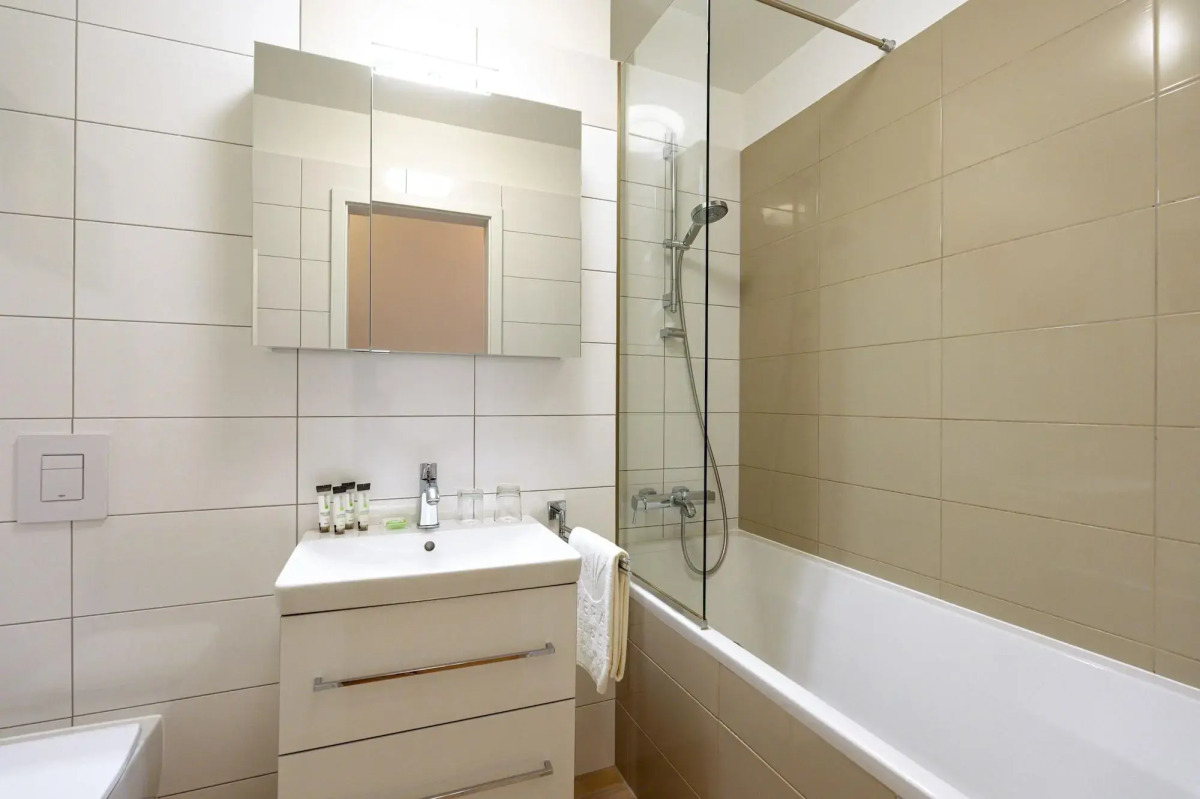 Emerald Downtown Suites