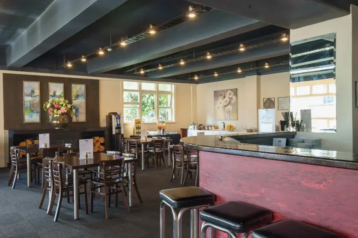 Kiwi International Hotel