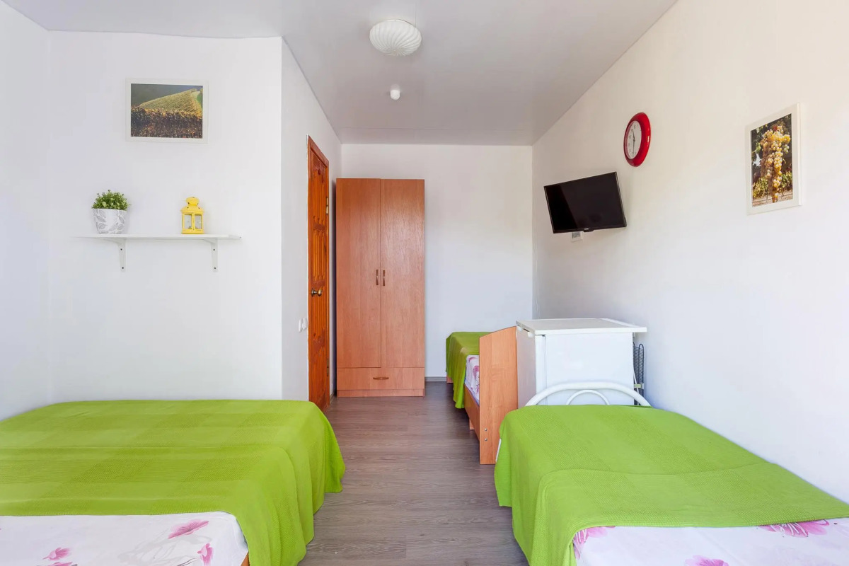 Азов Холидей