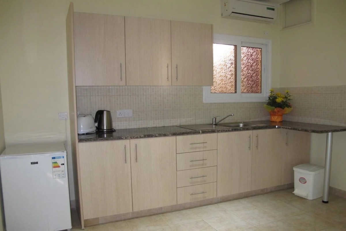 Mackenzie Beach Hotel & Apartments