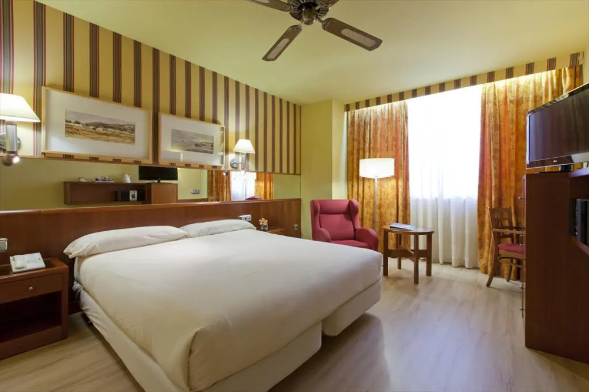 Отель Ilunion Les Corts Spa