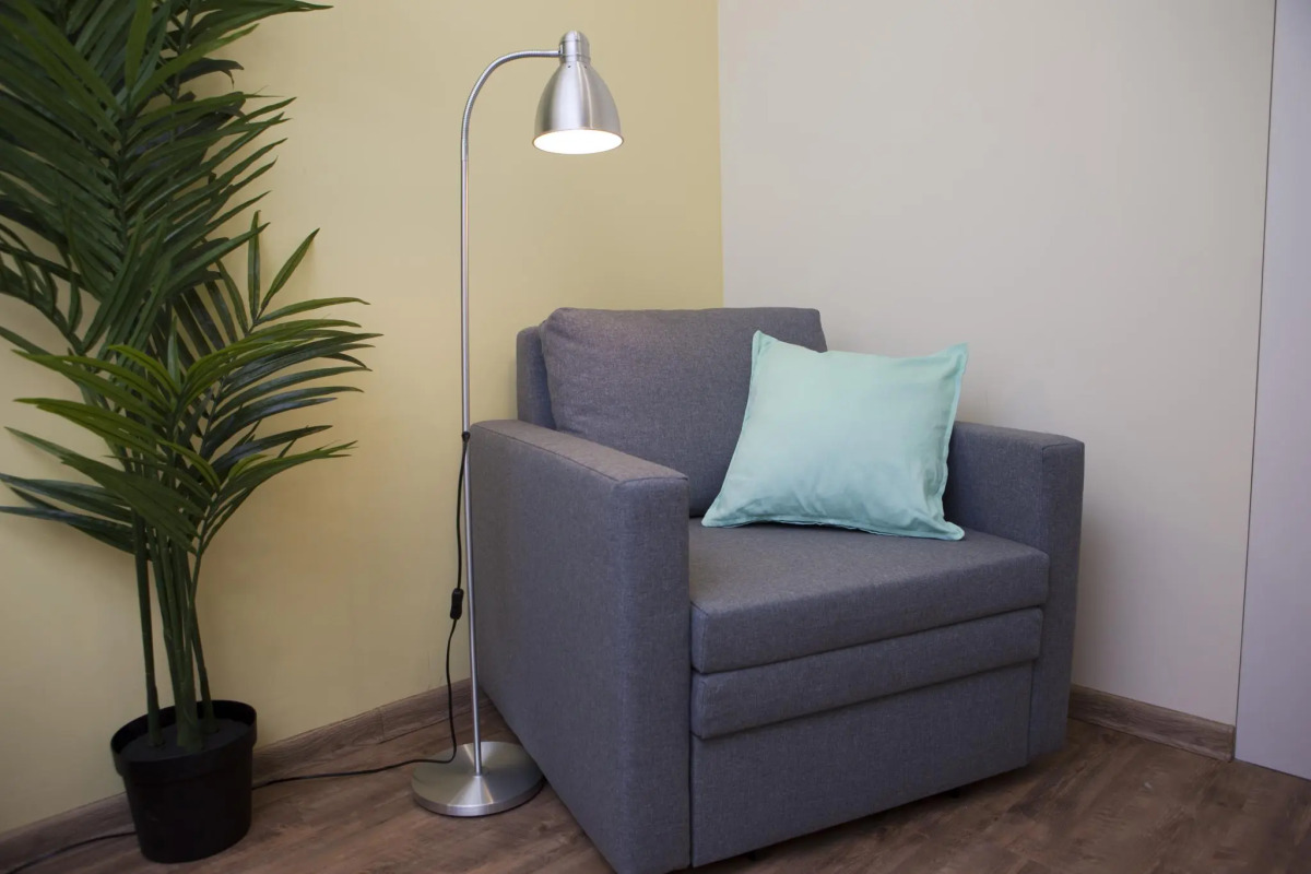 Диван и Чемодан на ул. Серафимовича, 1/4