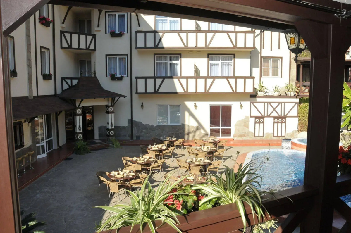 Отель Вэйлер