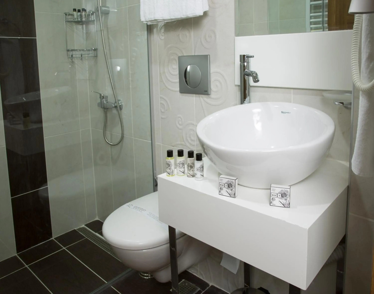 Golden Rain Hotel Old City