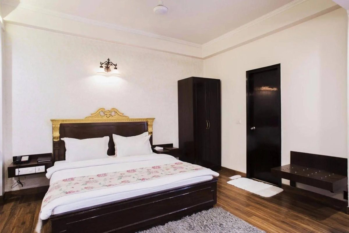 Rockland Hotel - C R Park