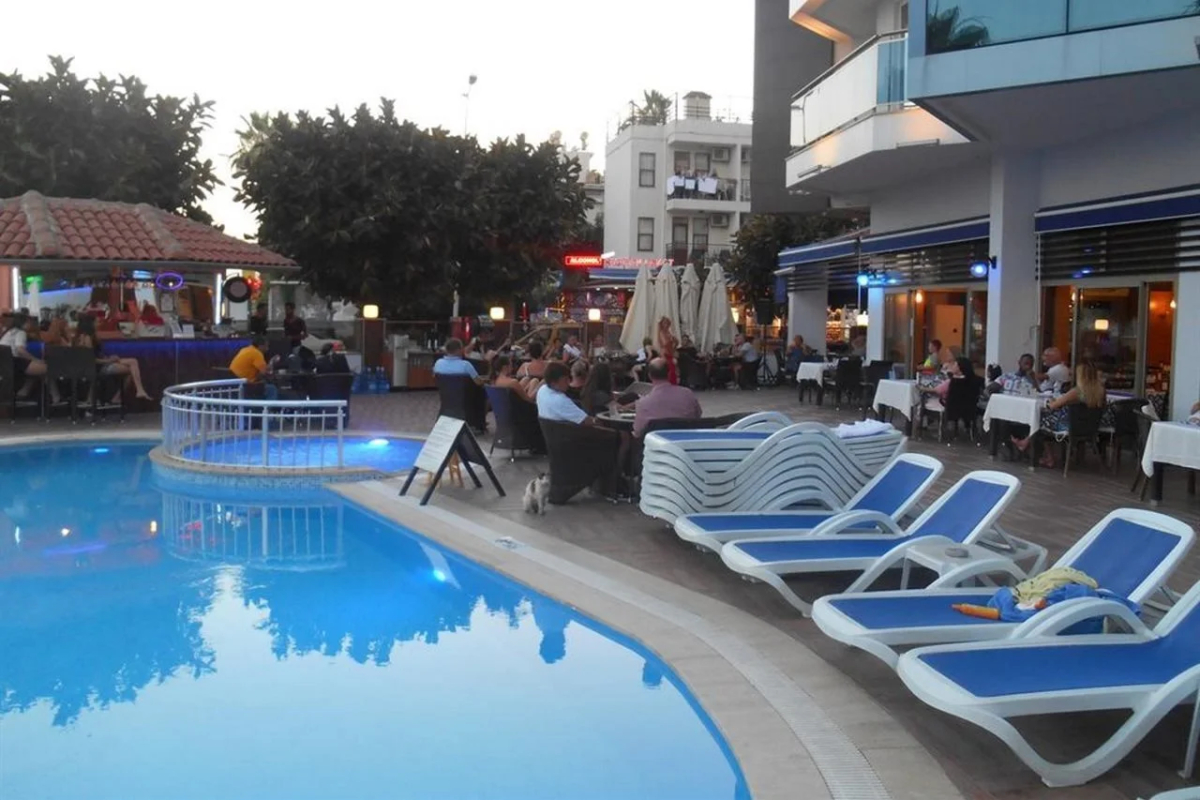Parador Beach Hotel