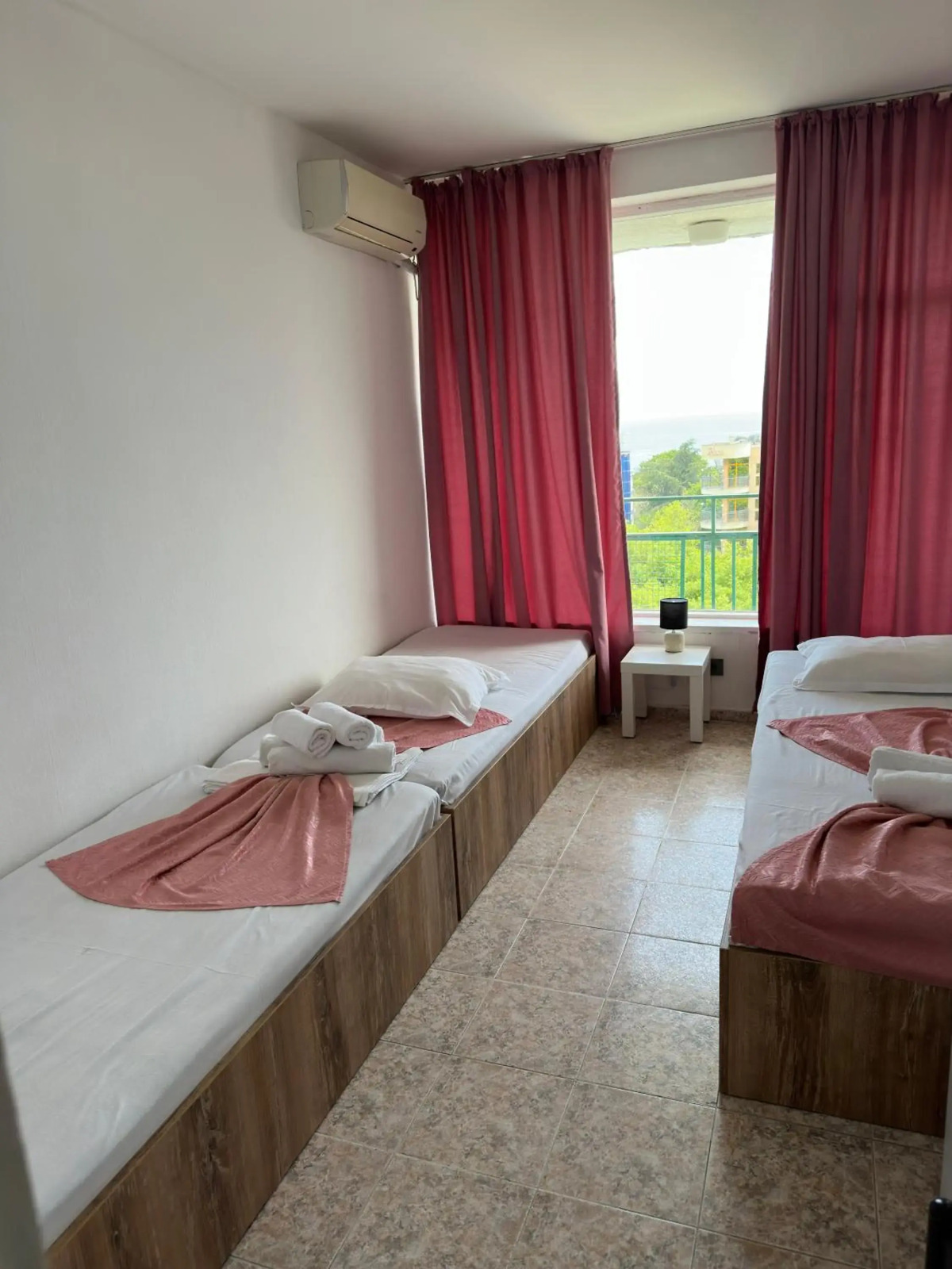 Sunny Varshava Hotel