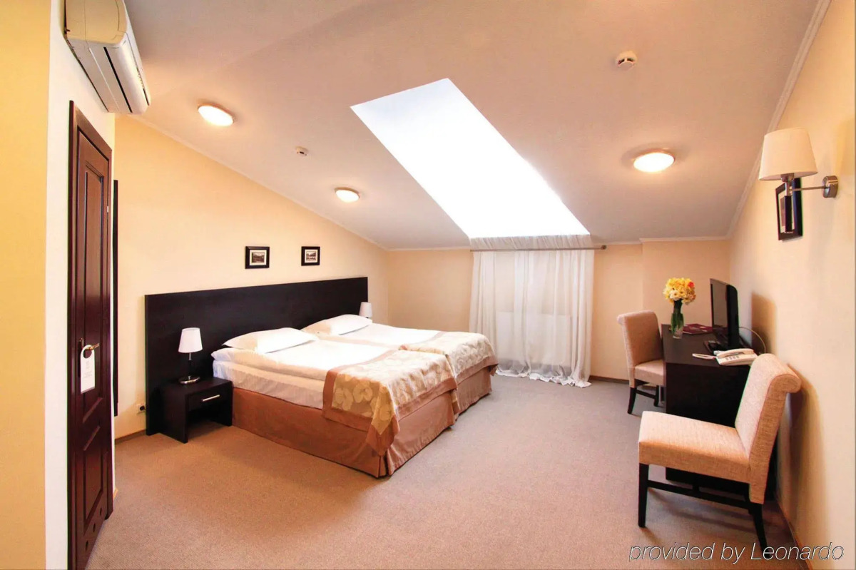 Optima Дворжец Львов