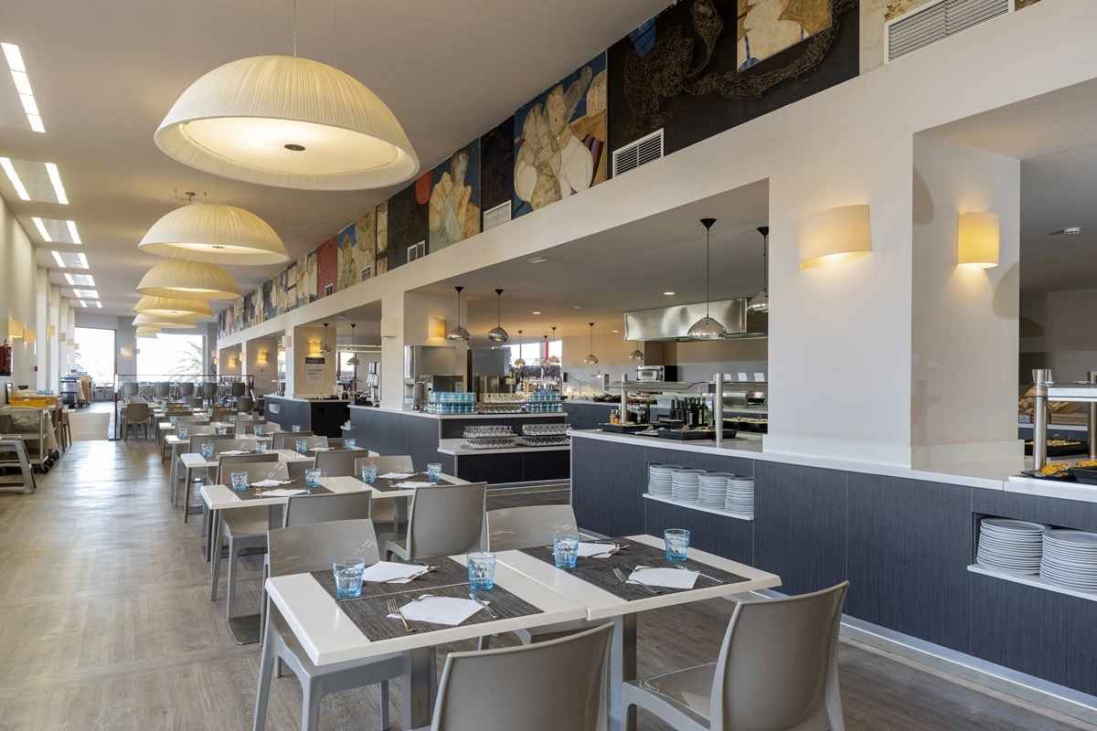 Отель Las Palmeras Affiliated by FERGUS 