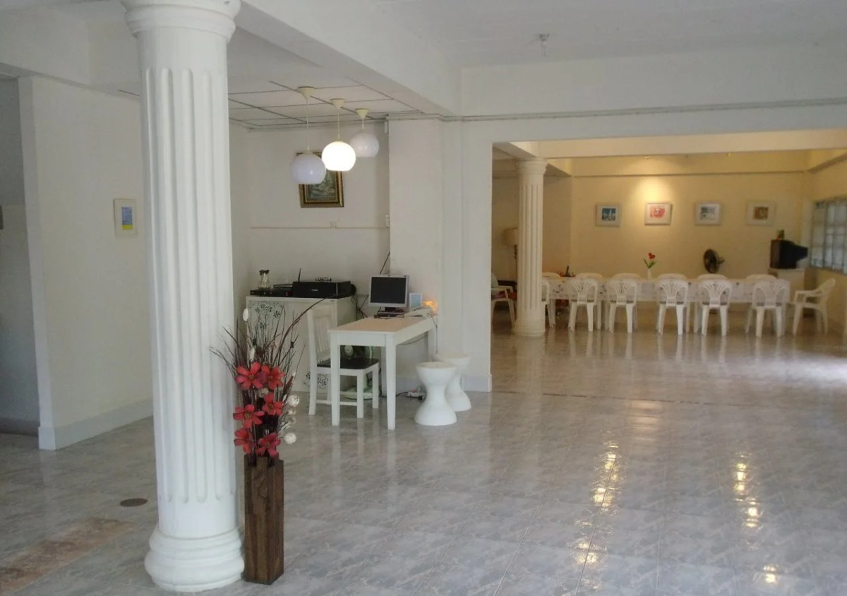 Albatross Guesthouse @ Thungwualaen Beach