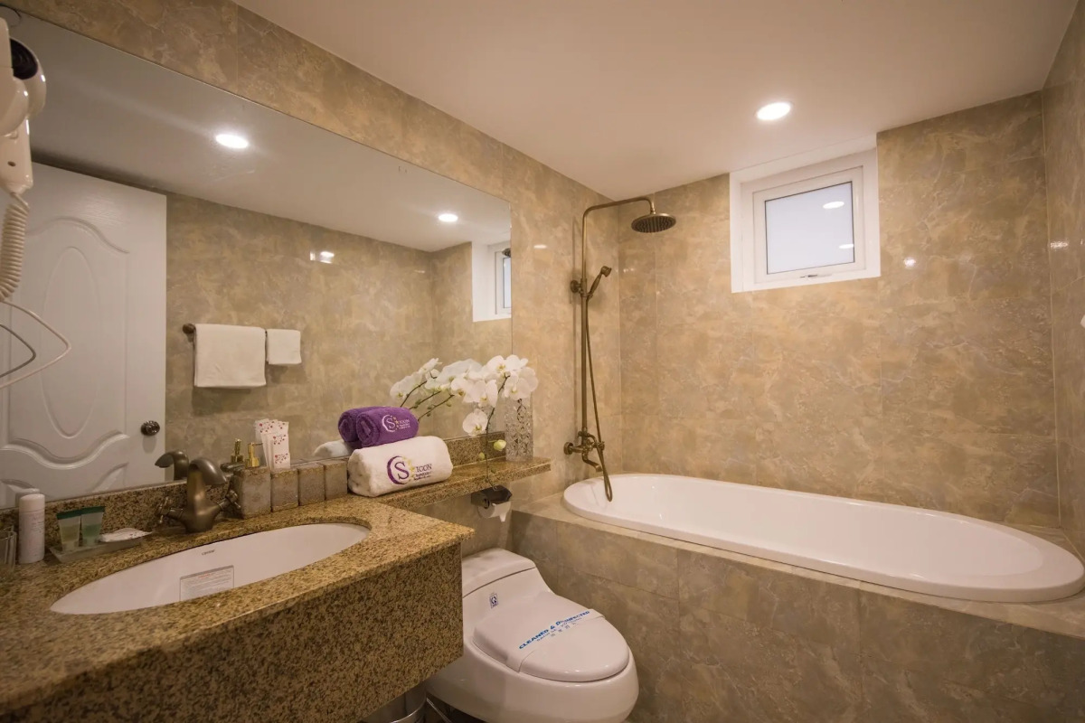 Saigon By Night Luxury Hotel