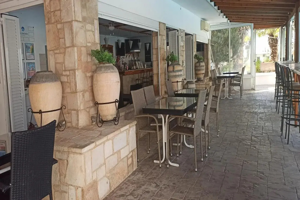 Coliseum Studios & Apartments