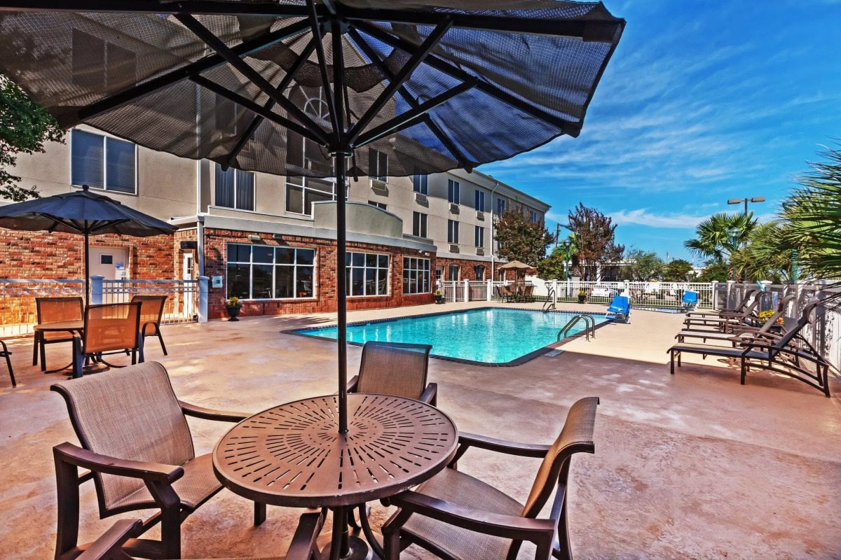 Holiday Inn Express & Suites Eagle Pass by IHG