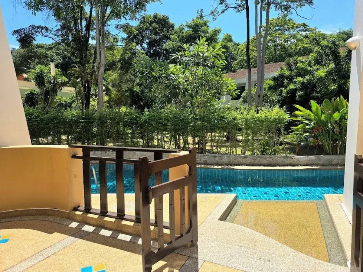 Hotel and Beach Bungalow at Lanta Resort